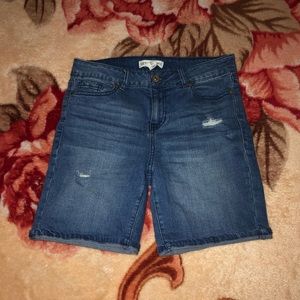 Distressed bermuda shorts